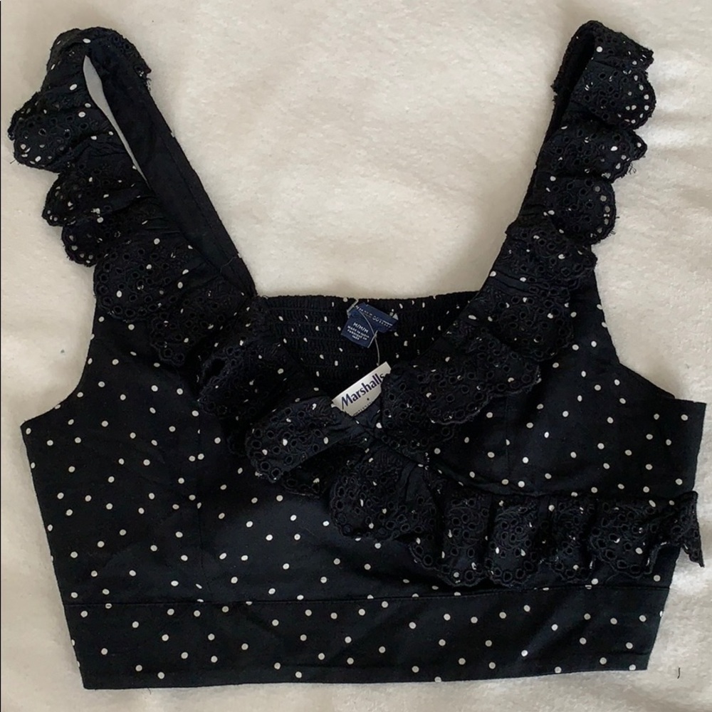 Black poke-dotted cropped tank, v-neck